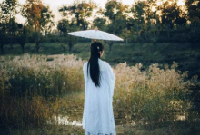 不要因为善良，给别人撑伞，淋湿了自己