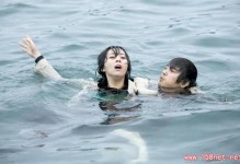 “女友和妈同时落水先救谁” 答案公布 - 司法部：不救妈是犯罪
