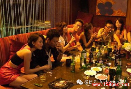 夜店内，<span class='chameleon-code-v2'></span>他为了女人竟这样说...金钱、地位、女人，<span class='chameleon-code-v2'></span>该选什么? 第1张