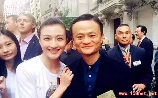 马云漂亮女秘书藏在手机里的10条秘密信息，怪不得她那么有前途，原来是.... 第1张