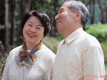 ?_老公当众说嫌弃老婆的话，<span class='chameleon-code-v2'></span>另一个男人却是这么说的..... 第4张