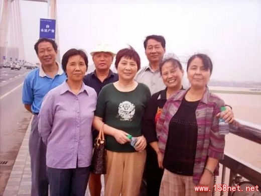 老同学聚会，<span class='chameleon-code-v2'></span>他讲了一段话后全场爆笑，<span class='chameleon-code-v2'></span>却句句都是大实话！<span class='chameleon-code-v2'></span> 第1张