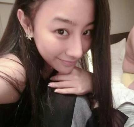同事老婆出差给他发了这张照片，<span class='chameleon-code-v2'></span>然后他们立马就离婚了.... 第2张