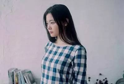 女人被男人追捧的3条秘诀！<span class='chameleon-code-v2'></span>做一个被家人爱护，<span class='chameleon-code-v2'></span>朋友信赖、受人追捧的女人。<span class='chameleon-code-v2'></span> 第2张